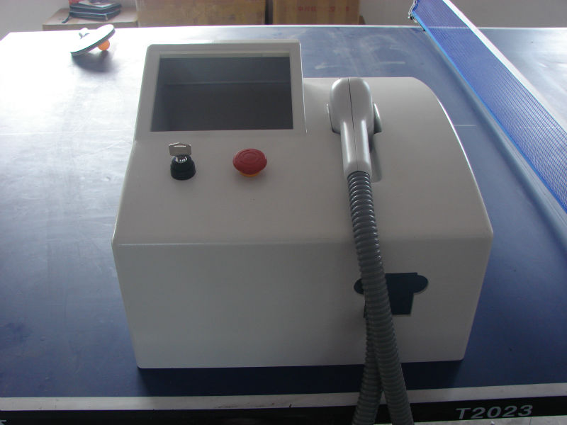 Laser permanent portatif de diode de semi-conducteur de réduction de cheveux de chargement initial
