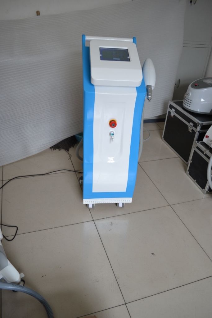 Équipement clinique médical de retrait de laser Tatoo de ND Yag de commutateur de l'utilisation Q de laser
