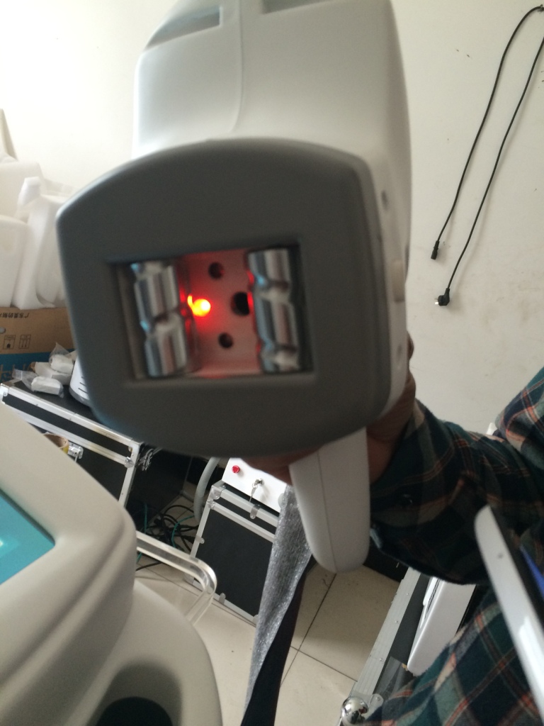 Vide infrarouge de massage de rouleau de cellulites de vide de rf amincissant l'équipement